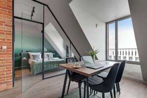Bügeleisen/Bügelbrett, Reisekinderbett, WLAN, Bettwäsche