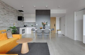 TV - Pool, SPA & Gym | Nº 93 with Balcony (Gdańsk)