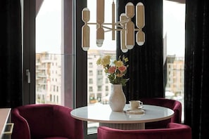 Dining - High Stay Granaria  Golden Marina | Bathtub & View (Gdańsk)