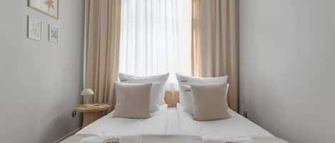 Iron/ironing board, travel crib, WiFi, bed sheets