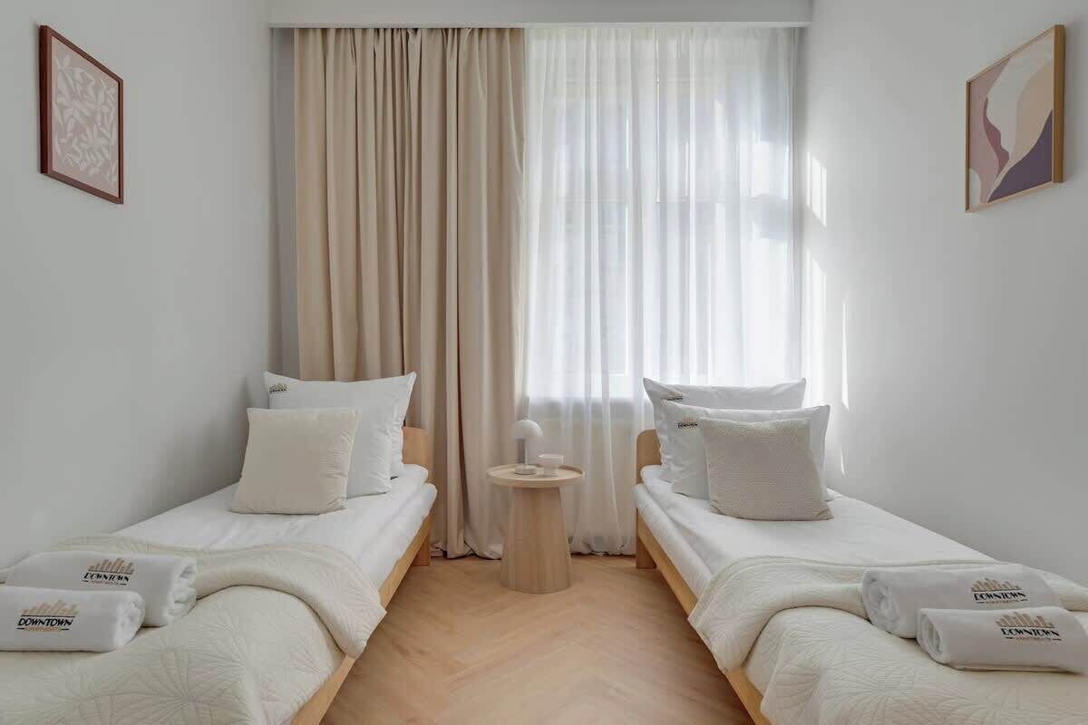 Iron/ironing board, travel crib, WiFi, bed sheets