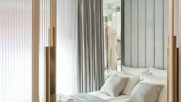 Iron/ironing board, travel crib, WiFi, bed sheets