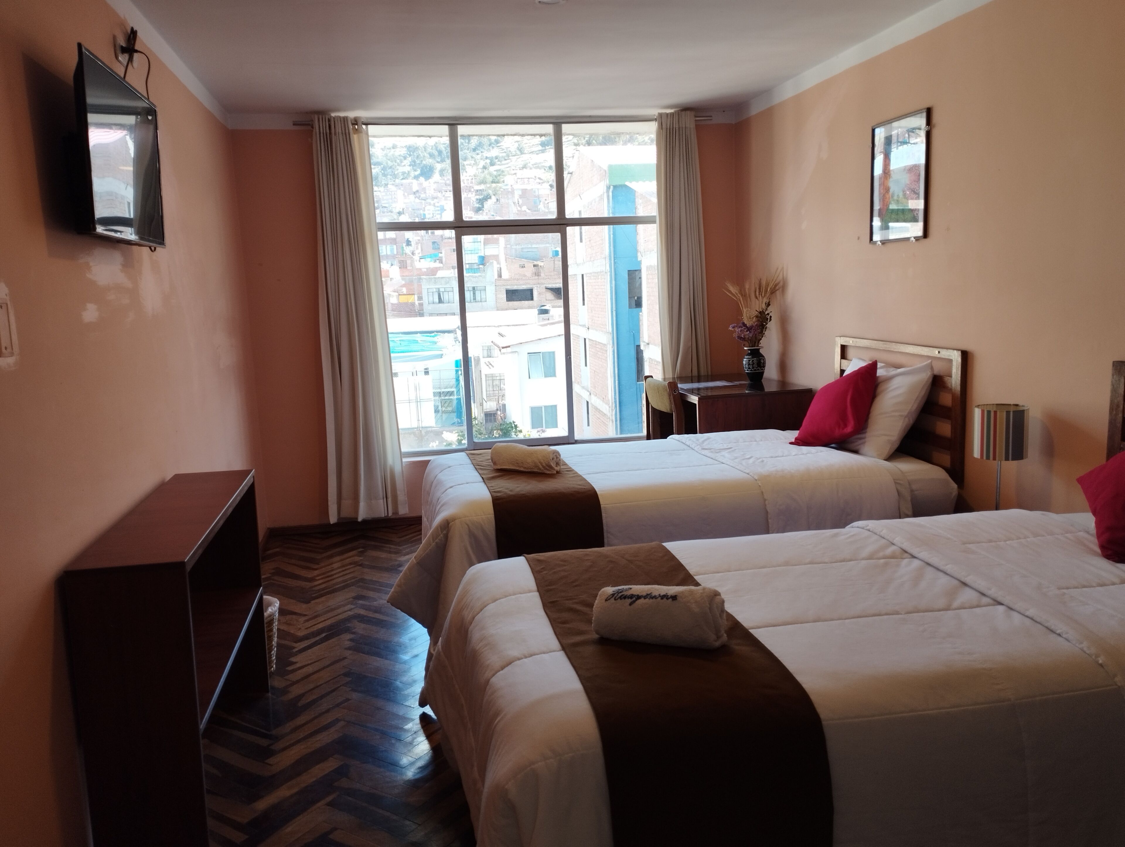 Classic Twin Room, City View | Laptop workspace