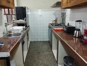 Basic Apartment, City View | Private kitchen - Huaytusive (Puno)