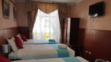 Triple Room, City View | Desk, laptop workspace, free WiFi