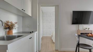 Iron/ironing board, travel crib, WiFi, bed sheets
