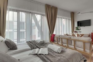 Bügeleisen/Bügelbrett, Reisekinderbett, WLAN, Bettwäsche