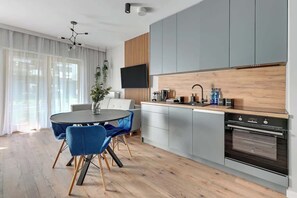Coffee/tea maker, fridge, oven, stovetop - Nadmotławie 13 | Riverside | Sauna & Gym (Gdańsk)