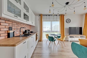 Coffee/tea maker, fridge, oven, stovetop - Nadmotławie 77 | Riverside | Sauna & Gym (Gdańsk)