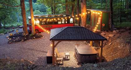 Enchanted Mountain Trolley/Hot Tub/ Mountain View