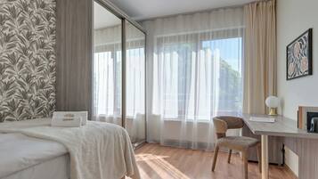 Iron/ironing board, travel cot, WiFi, bed sheets