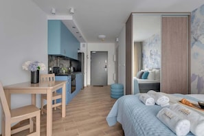 Bügeleisen/Bügelbrett, Reisekinderbett, WLAN, Bettwäsche
