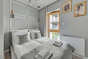 Iron/ironing board, travel crib, WiFi, bed sheets