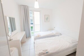 Apartment, Mehrere Betten, Bergblick (Apartment Maccagno) | 4 Schlafzimmer, Bügeleisen/Bügelbrett, individuell dekoriert