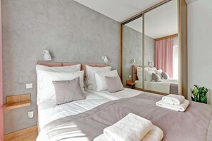Bügeleisen/Bügelbrett, Reisekinderbett, WLAN, Bettwäsche