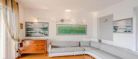 Villa, Mehrere Betten, Bergblick (Villa Dagnente) | Wohnbereich