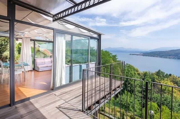 Terrace/patio - Villa Arona 4br/2ba Sleeping up to 14 Guests (Arona)