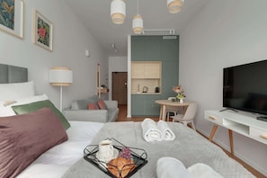 Bügeleisen/Bügelbrett, Reisekinderbett, Bettwäsche