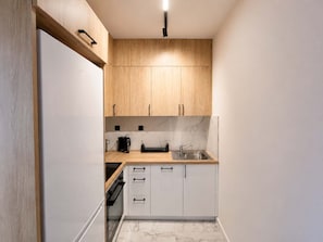 Refrigerador, horno, parrilla de estufa y lavavajillas 