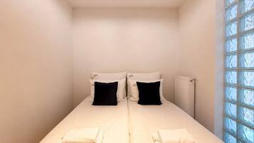 Iron/ironing board, travel crib, WiFi, bed sheets