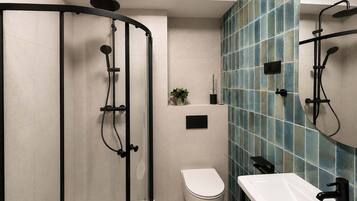 Shower, hair dryer, towels, shampoo