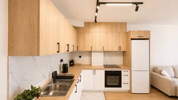 Refrigerador, horno, parrilla de estufa y lavavajillas