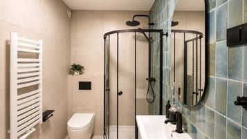 Shower, hair dryer, towels, shampoo