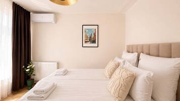 Iron/ironing board, travel crib, WiFi, bed sheets
