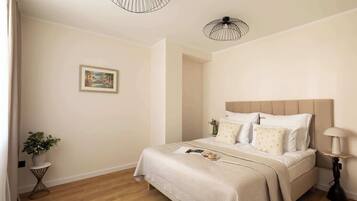 Iron/ironing board, travel cot, WiFi, bed sheets