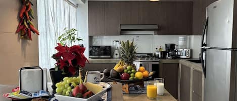 Coffee/tea maker, fridge, microwave, oven