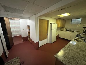 Private kitchen - Garden level 2-bedroom private unit in house in welcoming Ann Arbor neighborhood (Ann Arbor)