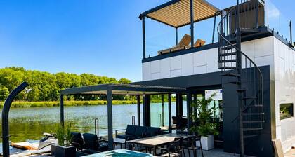 Comfortable House on the Water With a Jacuzzi
