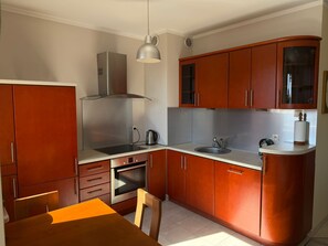 Apartemen Comfort, balkon | Dapur pribadi
