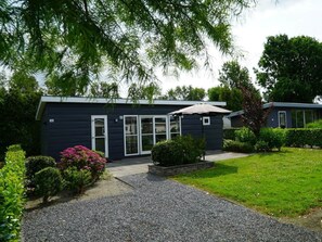 House | Exterior - Holiday Home in Dordrecht With Terrace (Dordrecht)