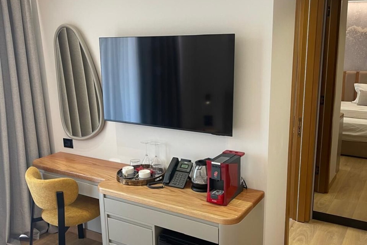 Minibar, bureau, accès au Wi-Fi (inclus), literie fournie