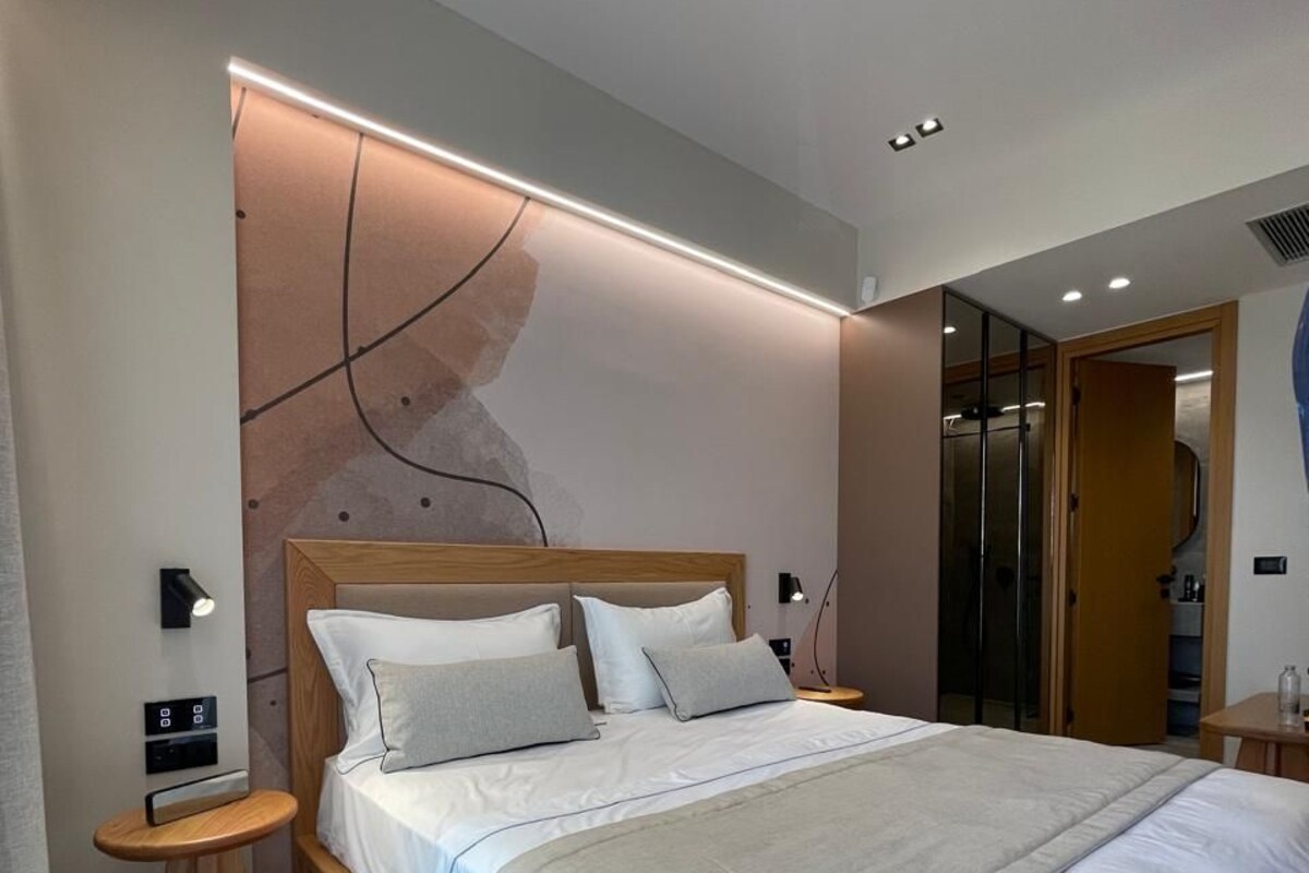 Minibar, escritorio, wifi gratis y ropa de cama 