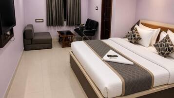 Deluxe Double Room | Meja, ruang kerja komputer riba, Wi-fi percuma