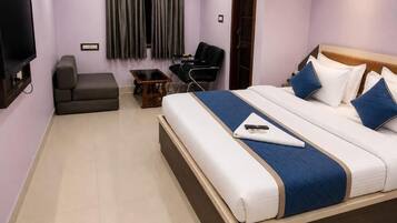 Deluxe Double Room | Meja, ruang kerja komputer riba, Wi-fi percuma