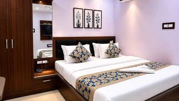 Deluxe Double Room | Meja, ruang kerja komputer riba, Wi-fi percuma