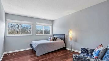 2 bedrooms, WiFi, bed sheets