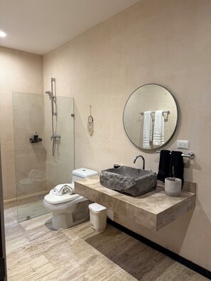 Estudio básico, aire acondicionado, planta baja | Baño