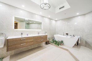 Bathroom - Luxury Waterfront Apartment in the Heart of Jupiter, Florida (Jupiter)