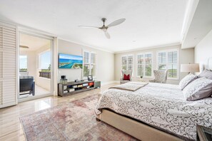Room - Luxury Waterfront Apartment in the Heart of Jupiter, Florida (Jupiter)