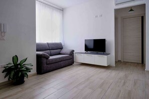 Living area - Iglesias apartments with AC, kitchen, and parking. Great for holidays. (Iglesias)