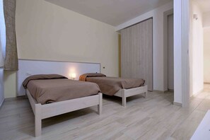 4 bedrooms, iron/ironing board, bed sheets - Iglesias apartments with AC, kitchen, and parking. Great for holidays. (Iglesias)