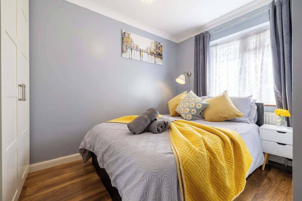 2 bedrooms, iron/ironing board, travel cot, WiFi