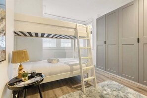 Bügeleisen/Bügelbrett, Reisekinderbett, WLAN, Bettwäsche