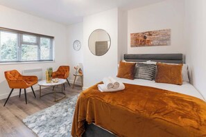 Bügeleisen/Bügelbrett, Reisekinderbett, WLAN, Bettwäsche