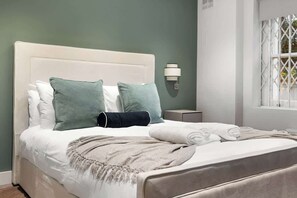 Bügeleisen/Bügelbrett, Reisekinderbett, WLAN, Bettwäsche