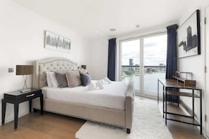 Iron/ironing board, travel cot, WiFi, bed sheets - Exclusive London Penthouse with River Views (Greater London)
